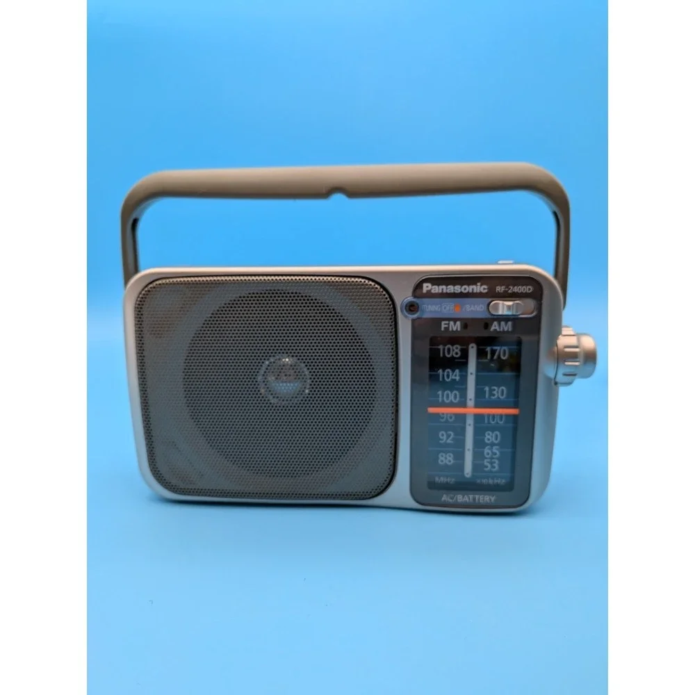 Panasonic RF-2400D AM/FM AC/DC Portable Radio w Original Box, Instructions, Cord - Picture 4 of 16